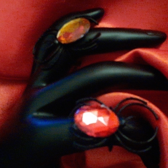 SPIDERS!!  Eeeek!  Halloween!    ADORABLE RINGS  (1 SET= 3 rings) - Picture 4 of 6